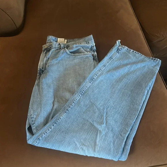 Vintage Lucky Brand distressed jeans - Picture 2 of 10